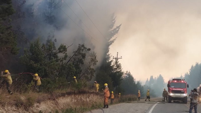 Fuego en El Bolsón: El incendio "Confluencia" arrasó más de 2000 hectáreas y sigue activo
