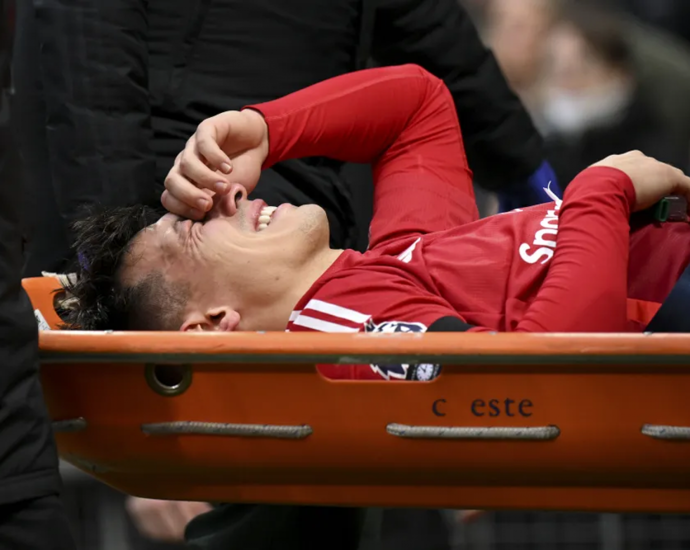 Durísimo golpe para Lisandro Martínez: rotura de ligamentos y larga recuperación