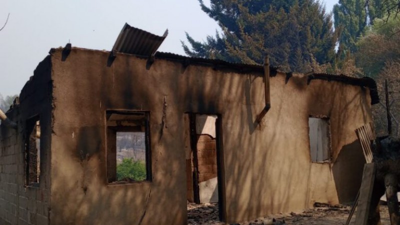 Francisco Cooke: "El incendio sigue descontrolado y no hay pronóstico de lluvia"