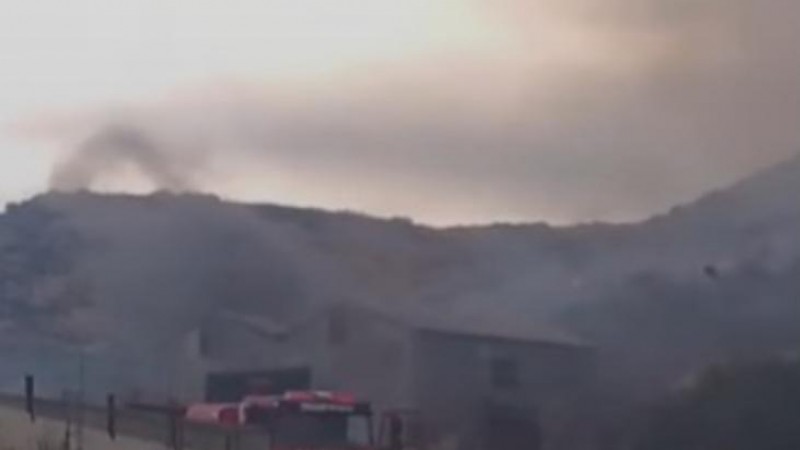 Incendio de pastizales en el Barrio Industrial