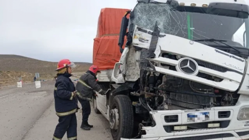 Choque entre dos camiones en la Ruta 3: no hubo heridos