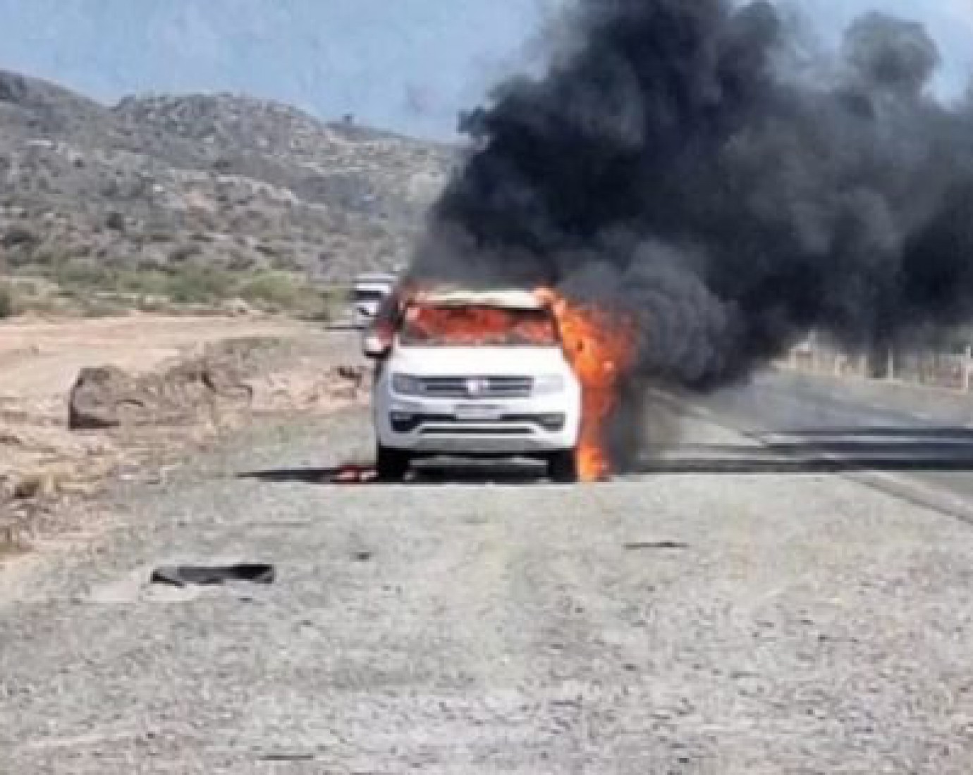 Una camioneta se incendió en plena Ruta 40