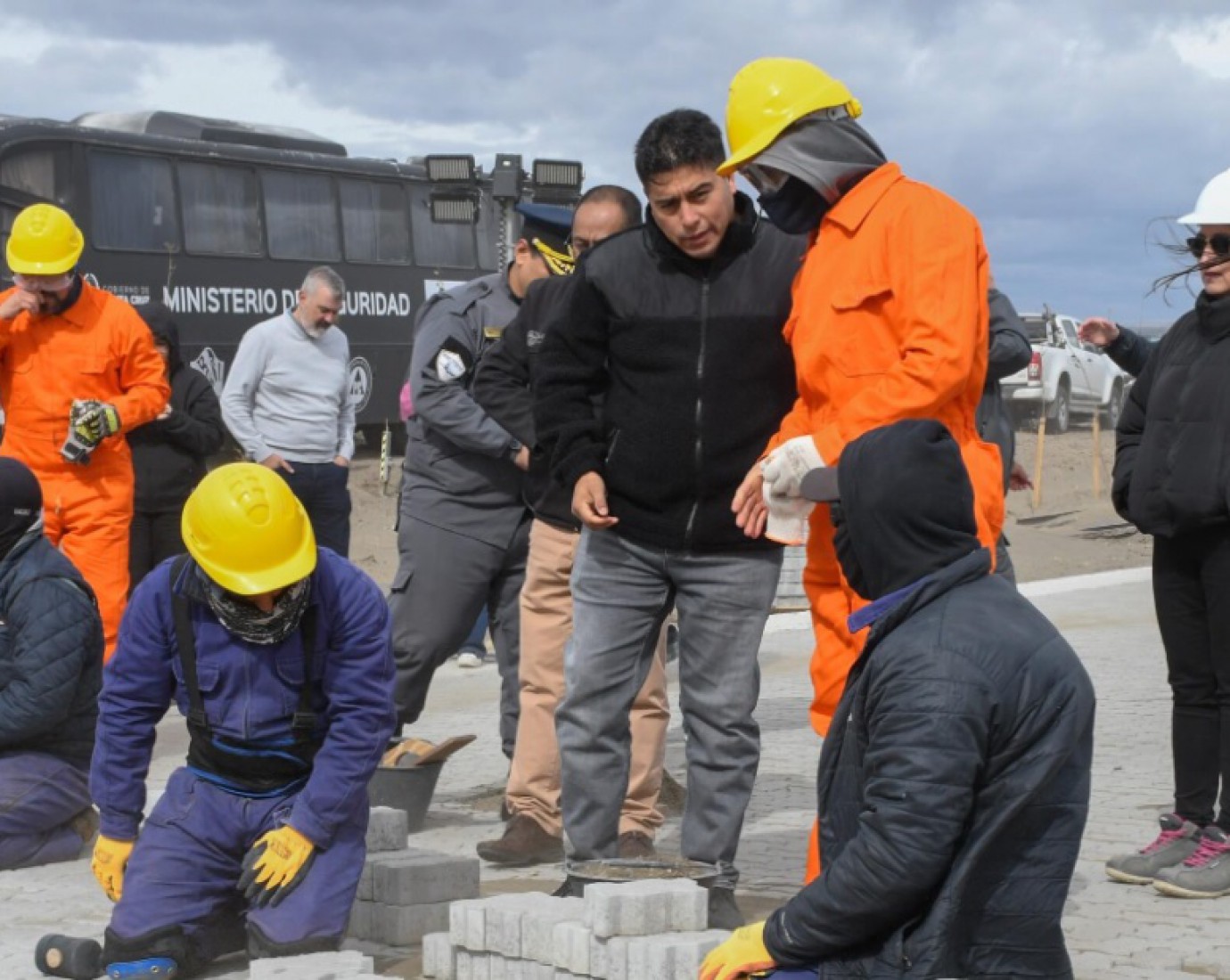 Ocio cero: Presos de Santa Cruz salieron a la calle para trabajar en obras públicas
