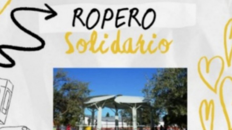 Perchero solidario en la Plaza Carlos Gardel: ropa, calzado y juguetes para quienes más lo necesitan