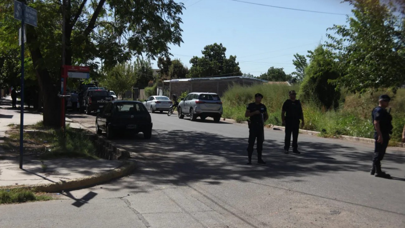 Las Heras: Un hombre halló el cadáver calcinado de una mujer en un descampado