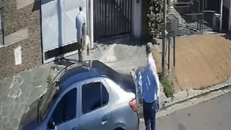 Dos hombres y una mujer engañaron a un jubilado y le robaron los ahorros de toda su vida