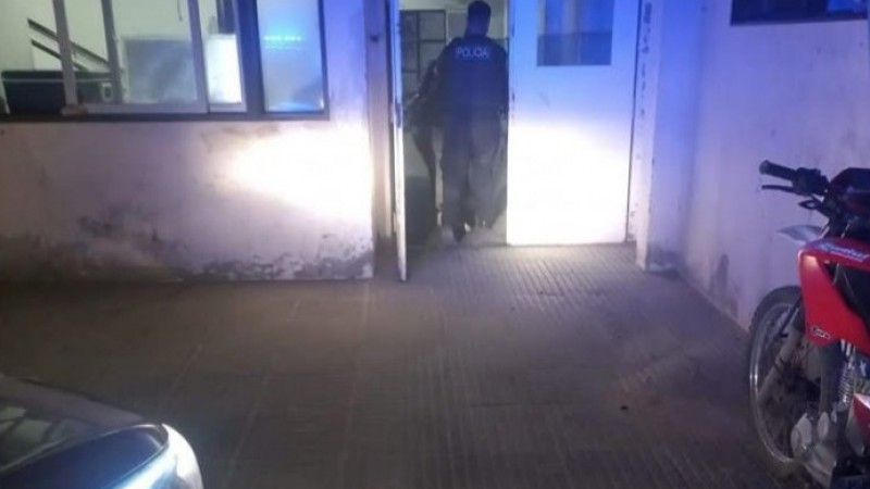 El dueño lo encerró en el garaje hasta que llegó la policía tras intentar robar materiales de construcción