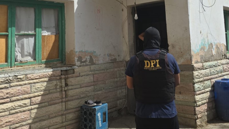 Allanamiento en Comodoro: secuestraron armas, drogas y herramientas robadas