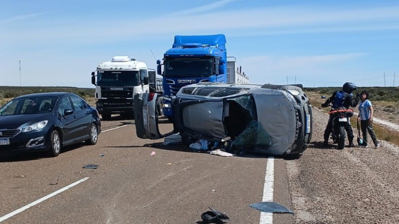 Vuelco en Ruta 3, cerca de Camarones: tres mujeres trasladadas al Hospital Regional
