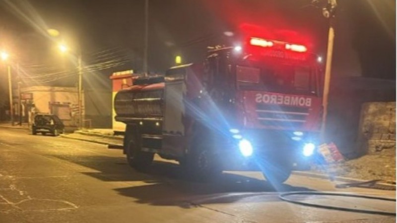 Se incendió una casa abandonada en Palazzo: ¿dónde comenzó el fuego y qué pasó con las viviendas cercanas?