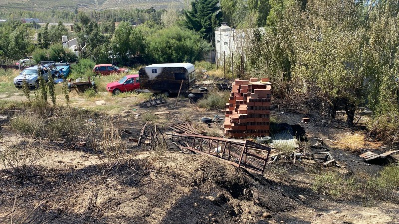 Estaba soldando en su casa y las chispas provocaron un incendio en el Cordón Forestal