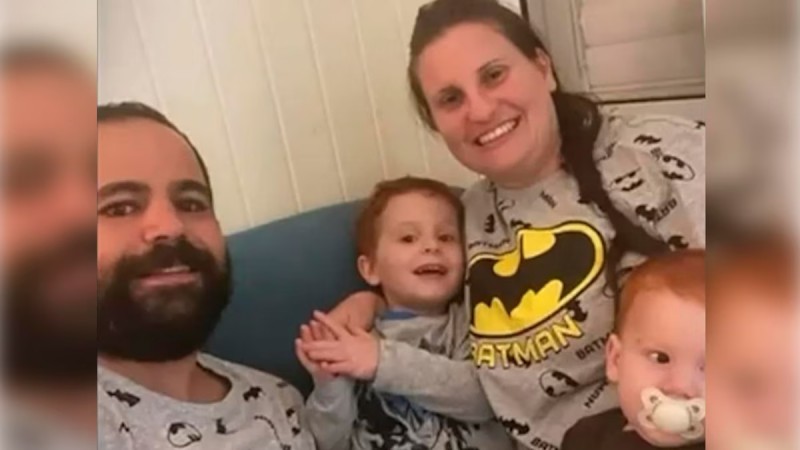 El Gobierno decretó dos días de duelo nacional por el asesinato de la familia Bibas