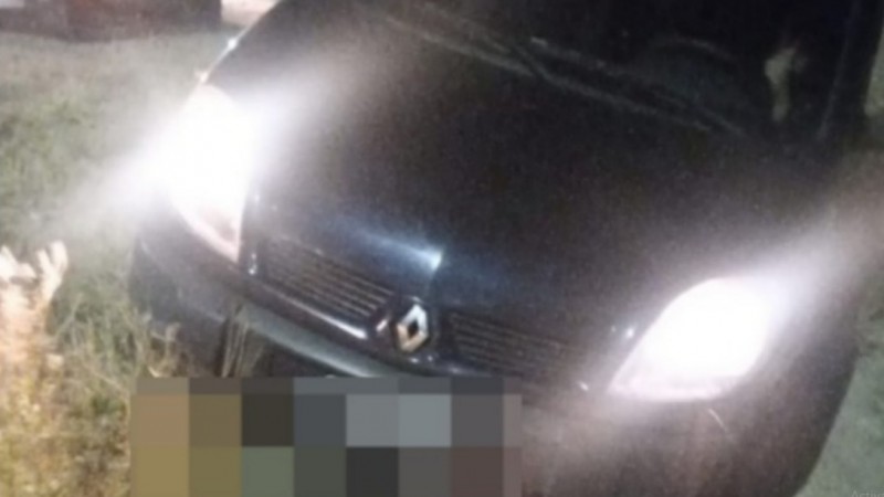 Despiste: Perdió el control de su Kangoo y terminó sobre la banquina