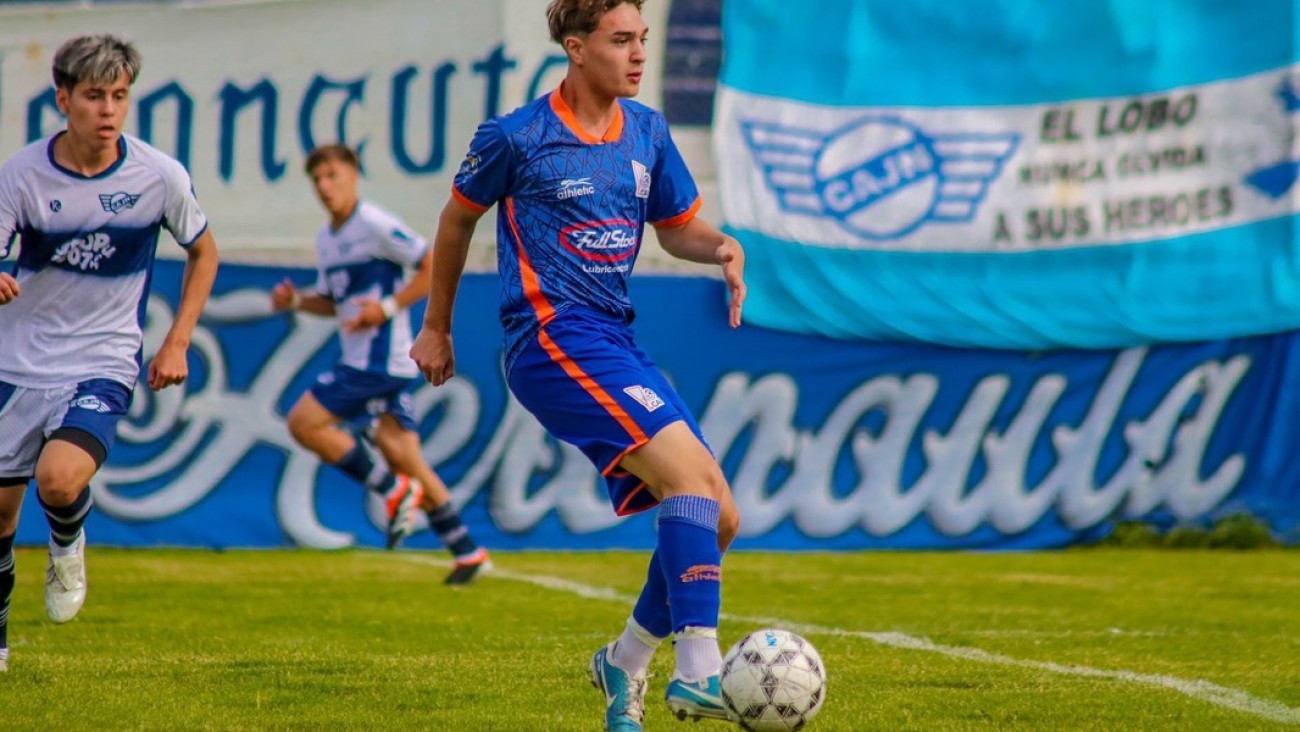 De Comodoro a Liniers: Mateo Meiz, joya de la CAI, ficha por Vélez Sarsfield