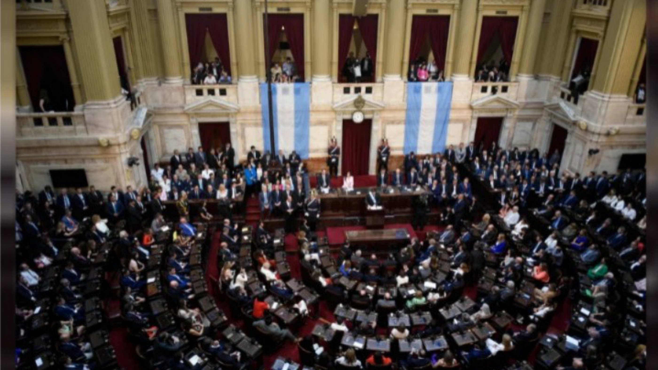 Milei abre sesiones ante un Congreso con ausencias opositoras y palcos militantes