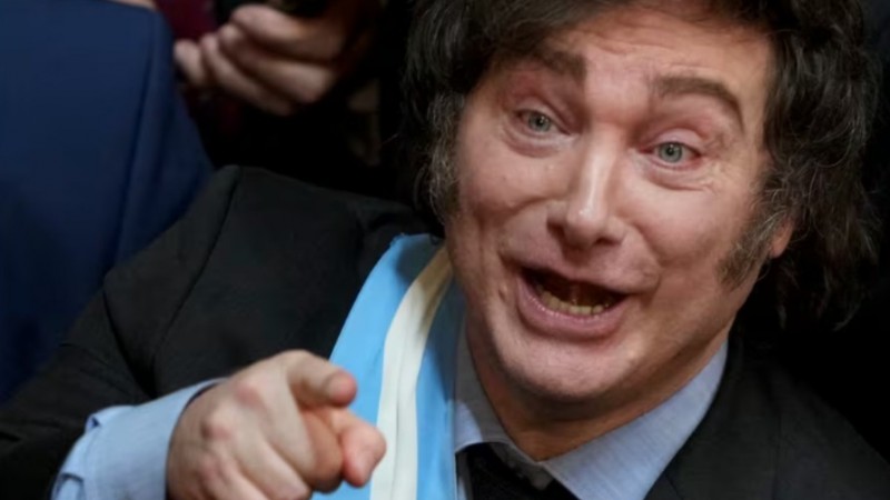 Alconada Mon afirmó que Milei "emitió facturas truchas por más de $120 millones" y puso en duda su patrimonio