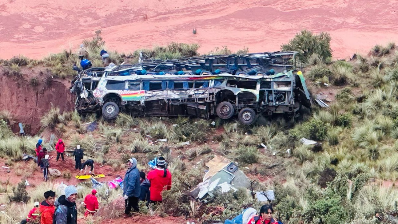 Un autobús se precipitó por un barranco en Bolivia y dejó 25 muertos