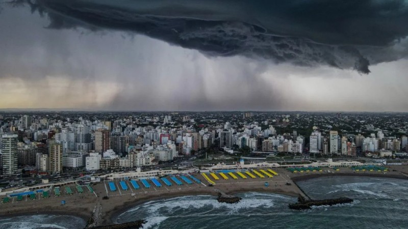 Doble alerta meteorológica en Mar del Plata por tormentas severas