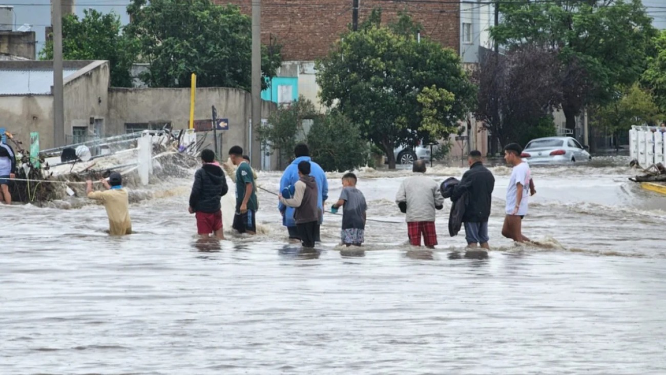 Asciende a 13 la cifra de muertos por el temporal en Bahía Blanca