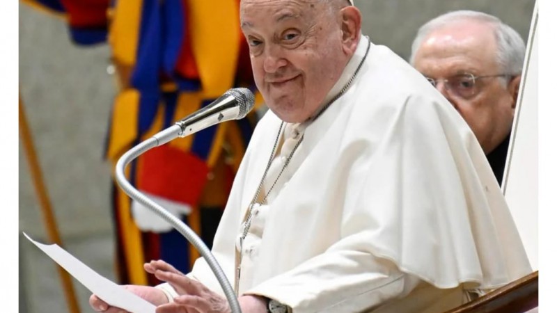 El papa Francisco agradeció las oraciones y pidió por la paz desde el hospital Gemelli