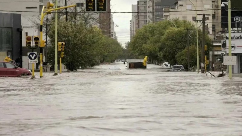 Bahía Blanca en crisis: 15 muertos y búsqueda contrarreloj de desaparecidos tras el temporal
