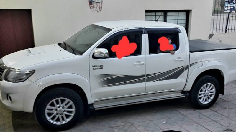 Robaron una Toyota Hilux en Av. Kennedy y El Patagónico