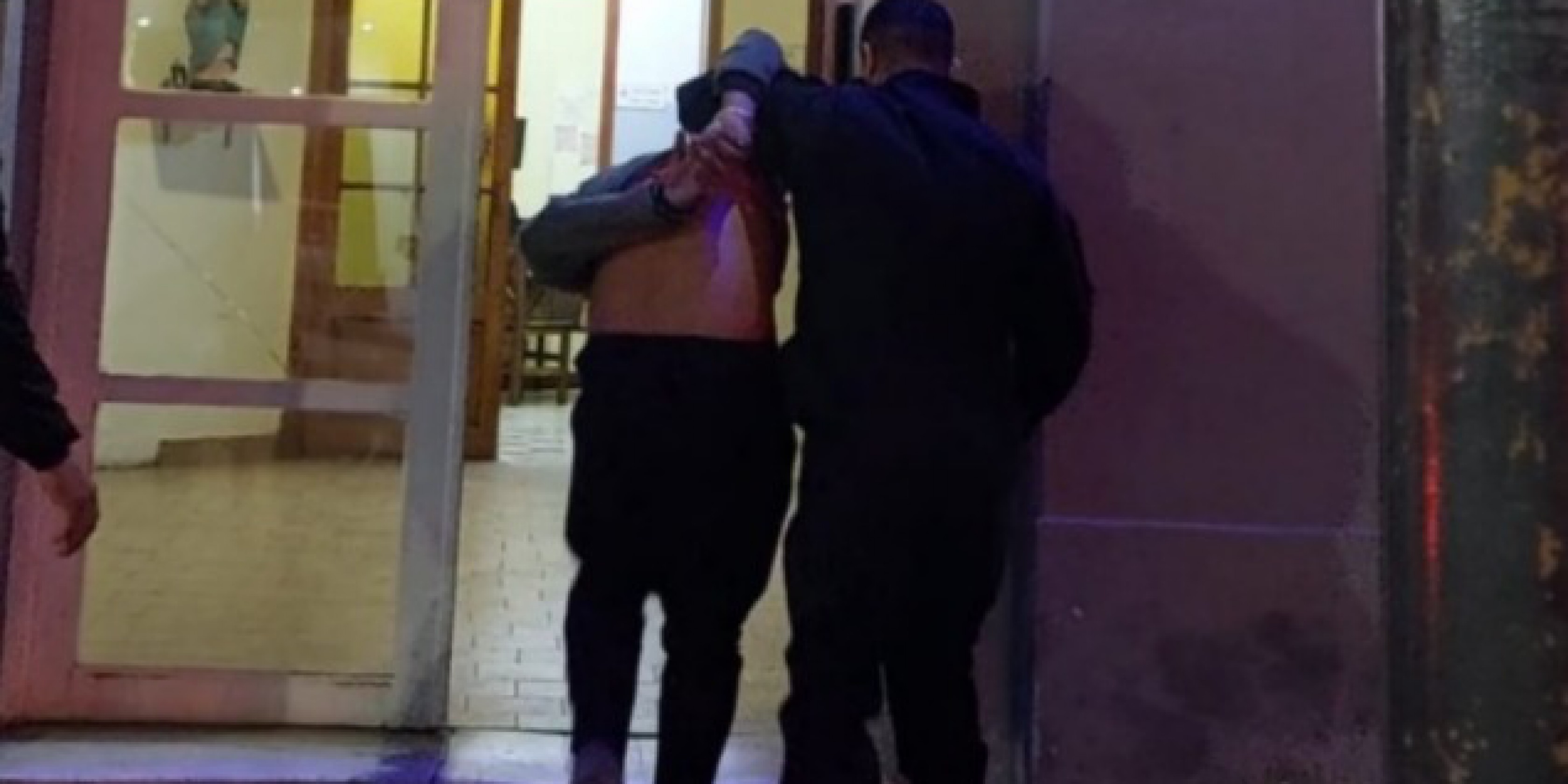 Violencia de género: un hombre agredió a su pareja en un boliche y en el auto camino a la terminal