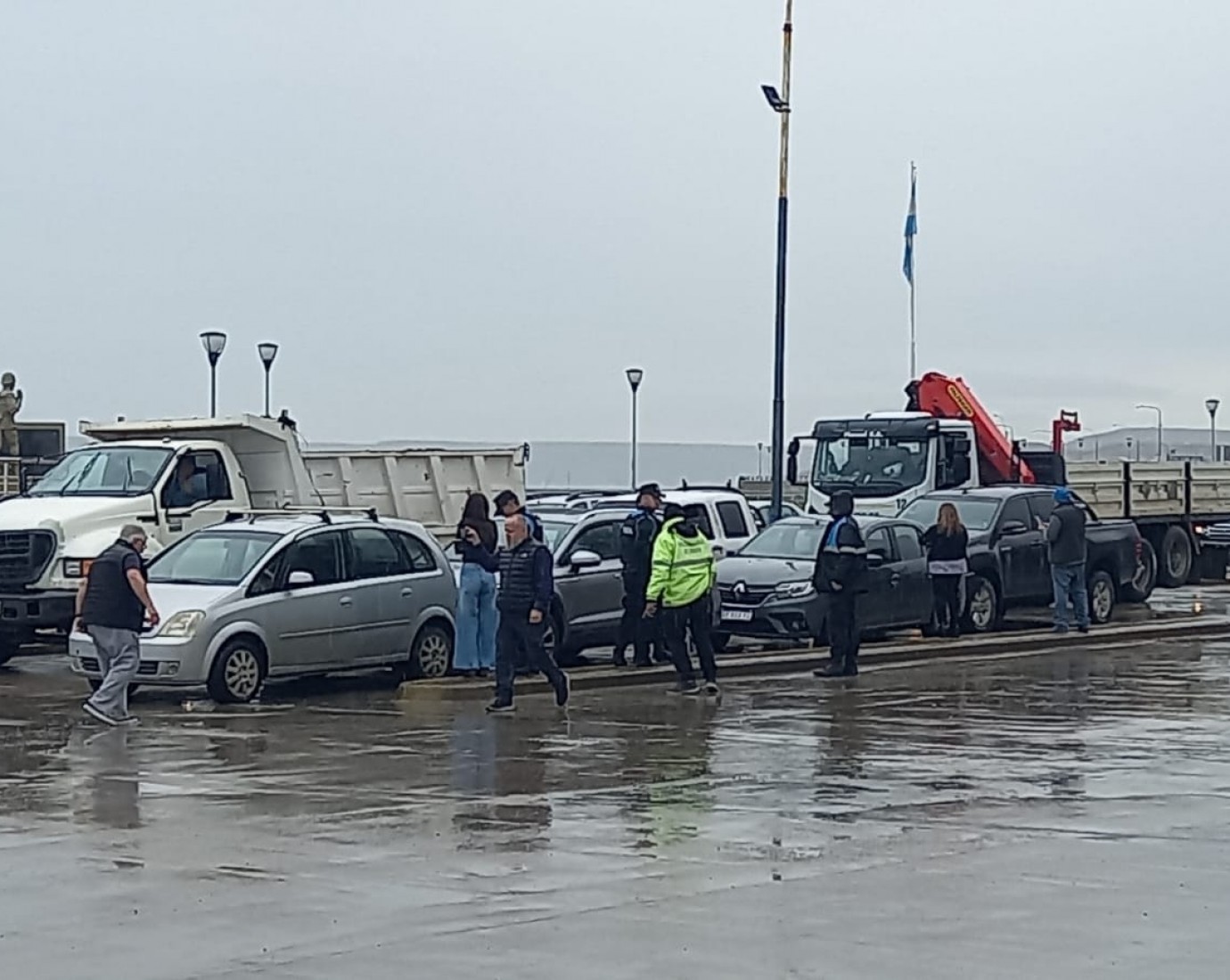 Caos vehicular por un choque en cadena en Yrigoyen y Moreno