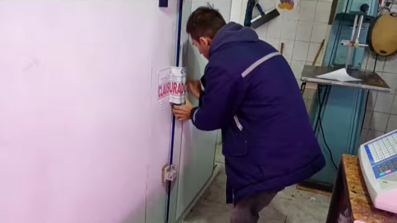 Bromatología clausuró una carnicería en Av. Polonia por grave falta de higiene y carne en mal estado
