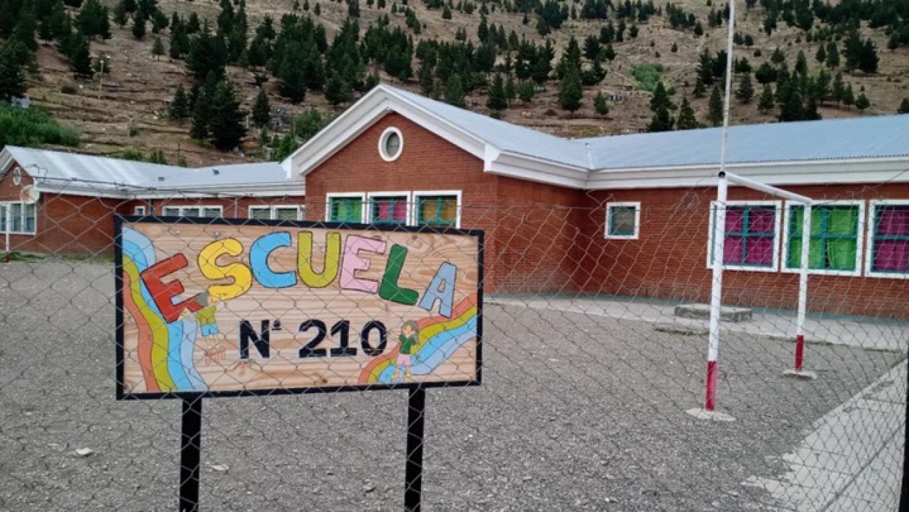 Inaudito robo en una escuela de Esquel: se llevaron queso, huevos y cuchillos