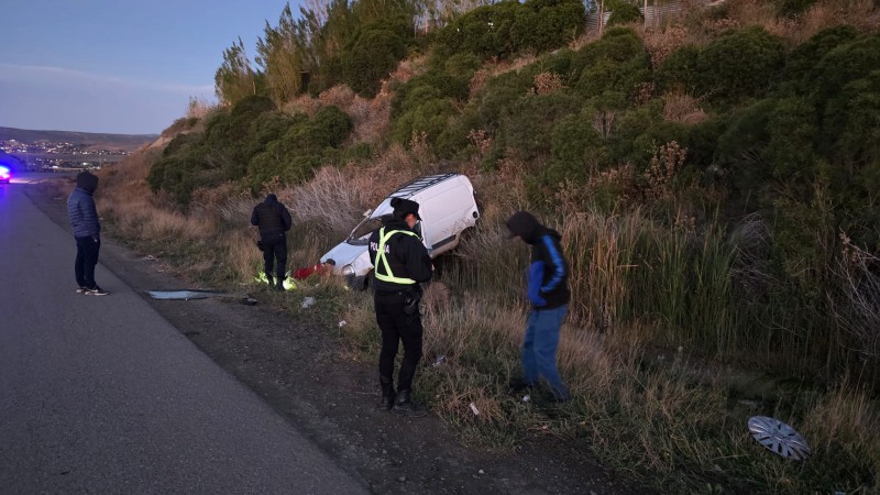 Vuelco en Roque González: el conductor esquivó un caballo suelto
