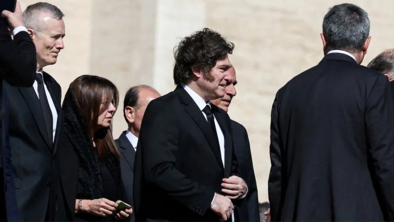 Javier Milei regresó a Argentina tras participar del funeral del Papa Francisco