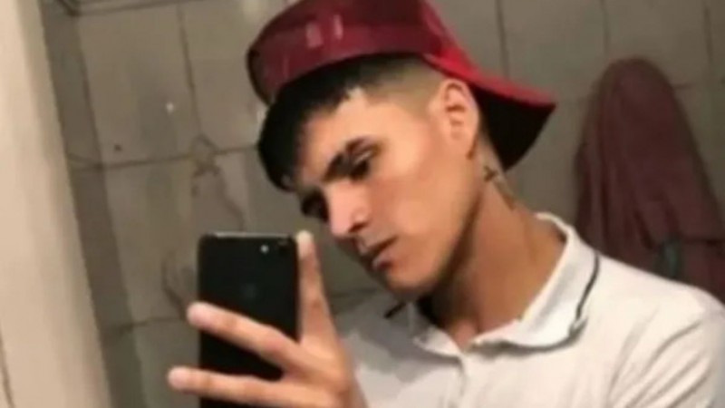 Buscan a un subcomisario acusado de matar al novio de su hija en Florencio Varela