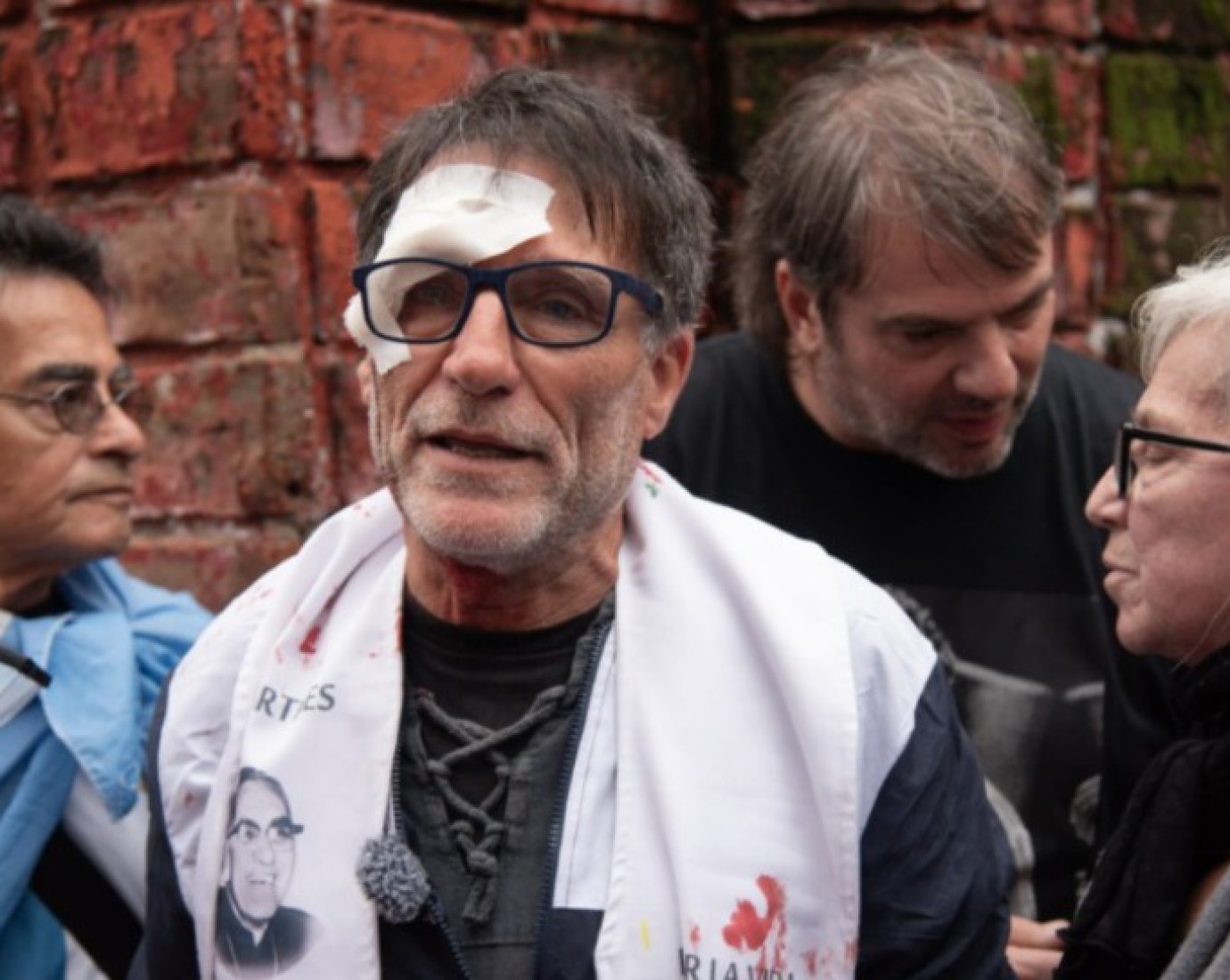 El padre Paco Olveira fue golpeado por Prefectura durante la marcha de jubilados frente al Congreso