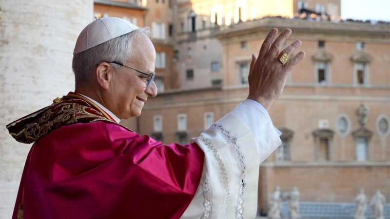 El Vaticano confirmó una mejora constante en la salud del papa