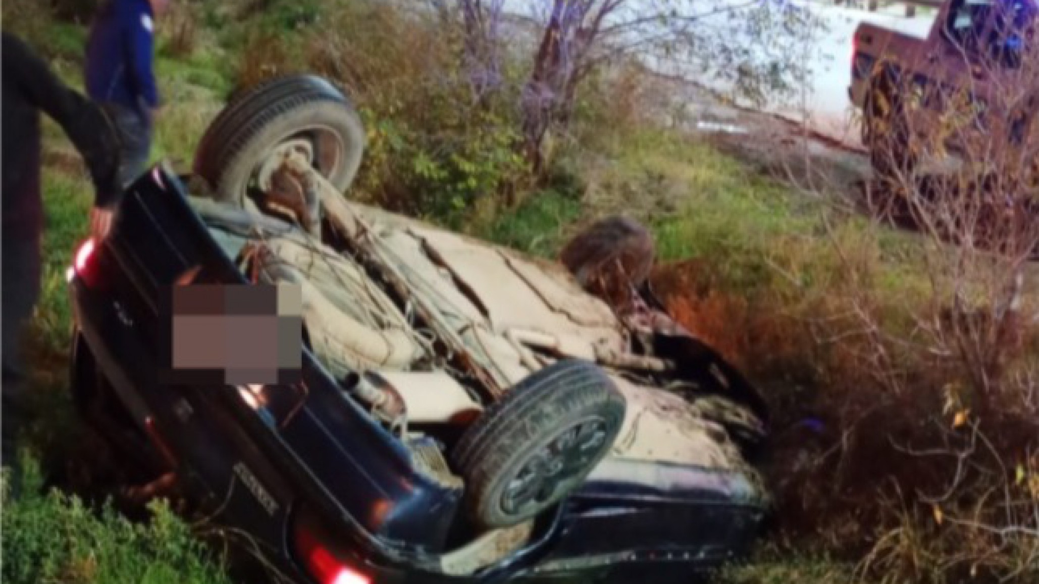 Perdió el control y volcó tras esquivar un camión en Ruta 3