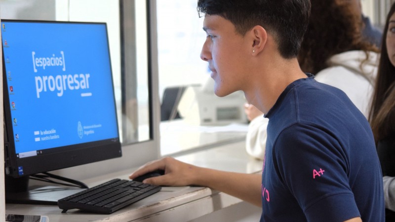 Medio millón de jóvenes fueron excluidos de la Beca Progresar