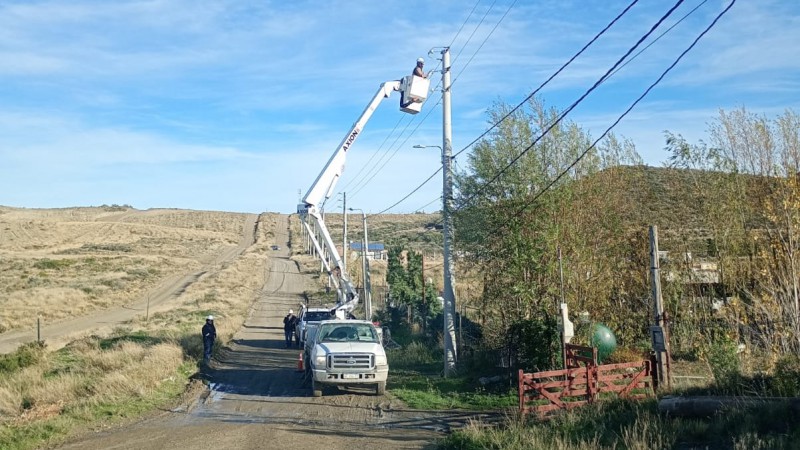 Vecinos de zona norte en Comodoro costearon una obra millonaria de energía ante la falta de apoyo estatal