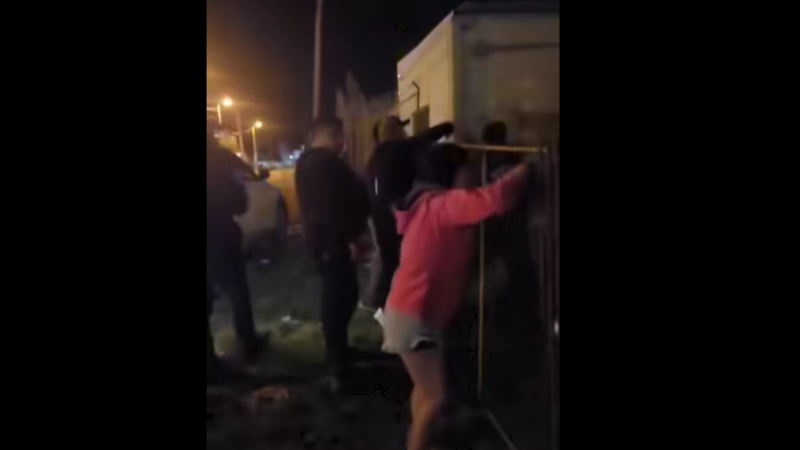 La indignación de la familia víctima de usurpación en el barrio Moure: "Mi mamá viene construyendo hace años y la destruyeron en un día"