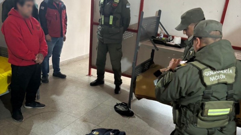 Chubut: Encontraron más de 2 kilos de cocaína en la mochila de un pasajero en Ruta 3