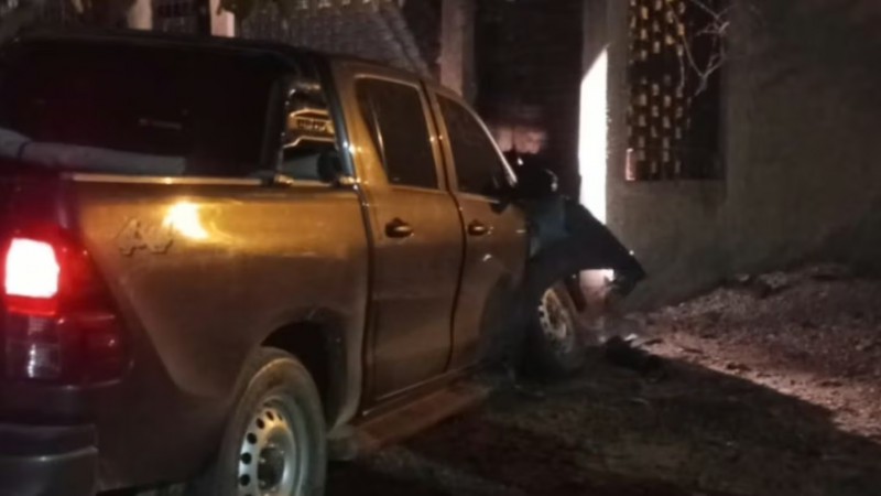 Una mujer borracha perdió el control y chocó contra una casa en Mendoza: tenía más de 4 gramos de alcohol en sangre