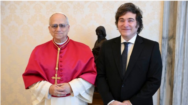 Milei se reunió con el Papa y viaja a Madrid a seducir inversores: ¿cuándo vendrá León XIV a la Argentina?