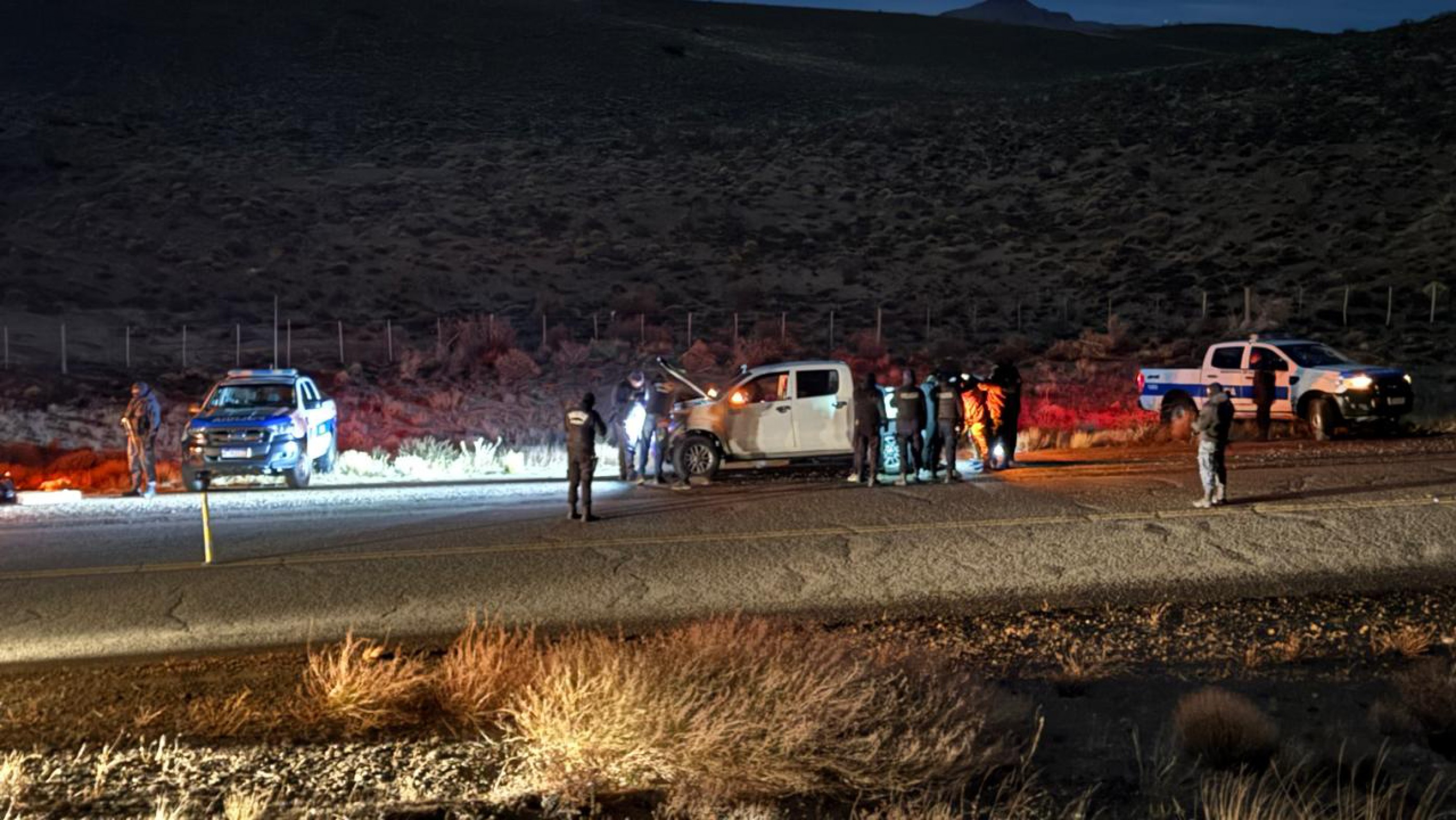 Cinco detenidos en Tecka por el robo de una camioneta: uno de ellos tenía pedidos de captura de Comodoro y Puerto Madryn