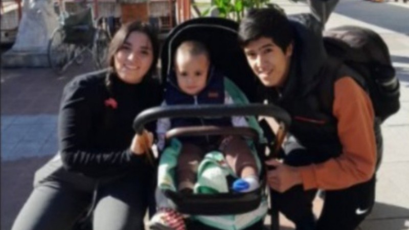 Noah, el niño que perdió un pie y ambas manos recibió el alta y continúa su lucha por las prótesis