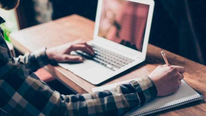 Estudiar en Comodoro cuesta hasta $1,1 millón: estudiantes midieron los gastos de la vida universitaria