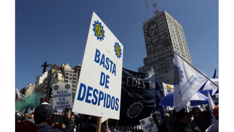 El Gobierno reglamentó un sistema para que los trabajadores se paguen su propio despido