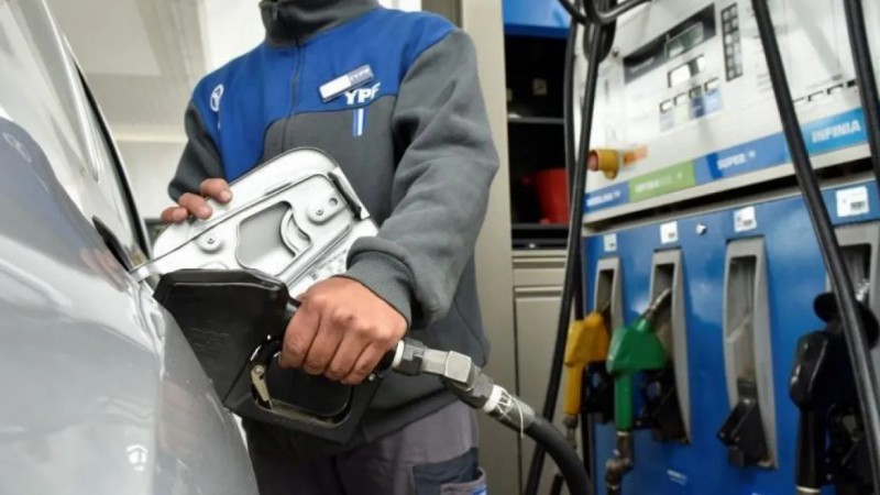 Desde este domingo, YPF aumenta un 2,5% el precio de los combustibles en todo el país