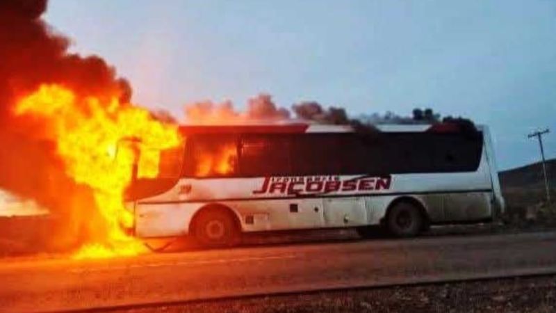 Ruta 40: Un colectivo se incendió con 24 pasajeros a bordo