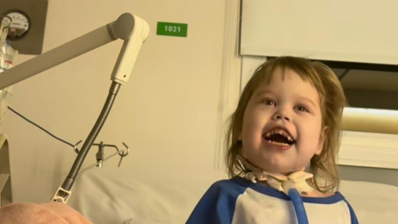 Ekatherina volvió a sonreír mientras espera el milagro del trasplante