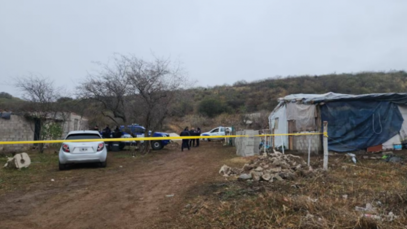 Salió a buscar una torta por el cumple de unas de sus hijas y las dejó solas un momento: murieron al incendiarse la casa